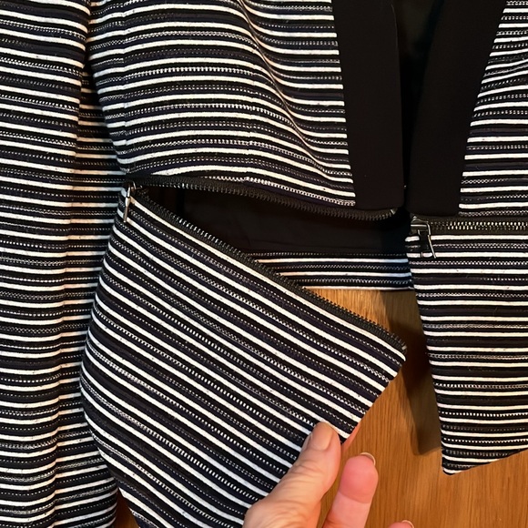 Ladies, waist length, black and white stripe knit jacket - Picture 3 of 5
